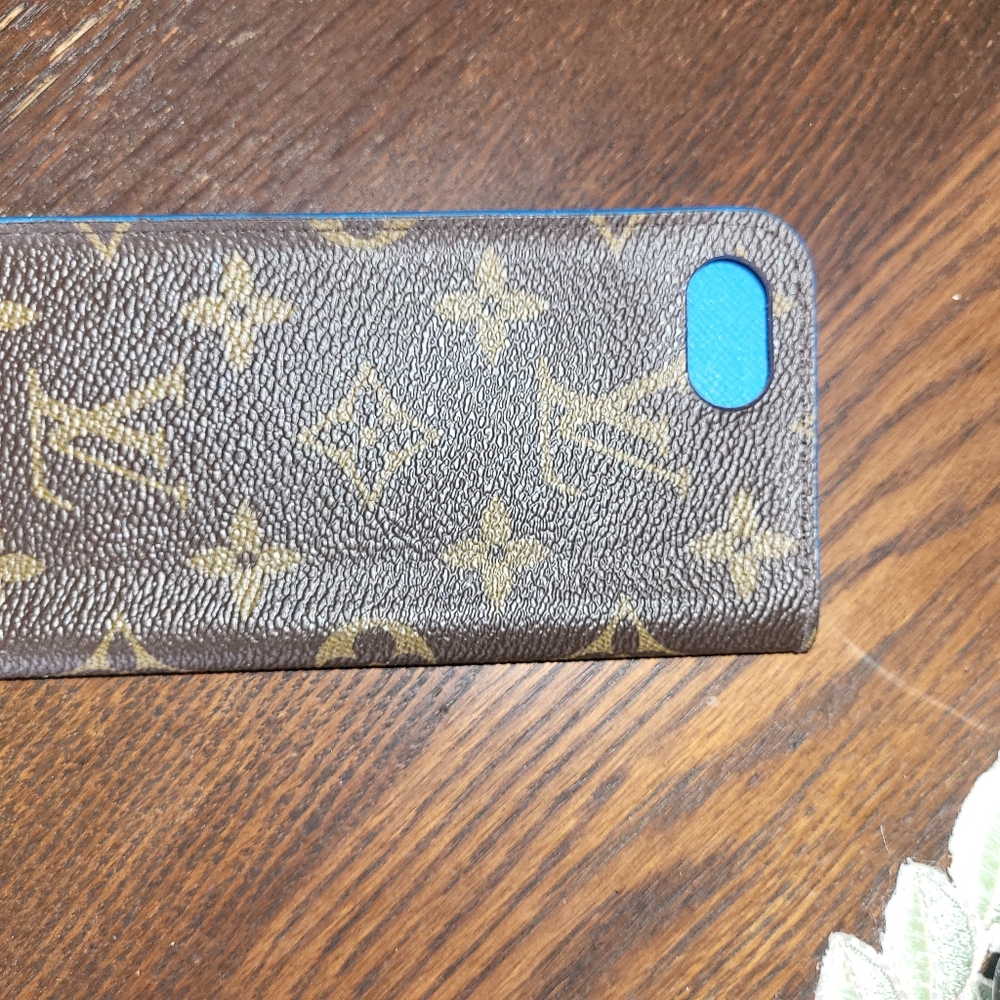Louis Vuitton Monogram Phone Case - Picture 3 of 11